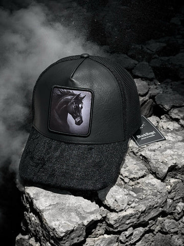 Spirit™ – Caballo | Cuero + Terciopelo