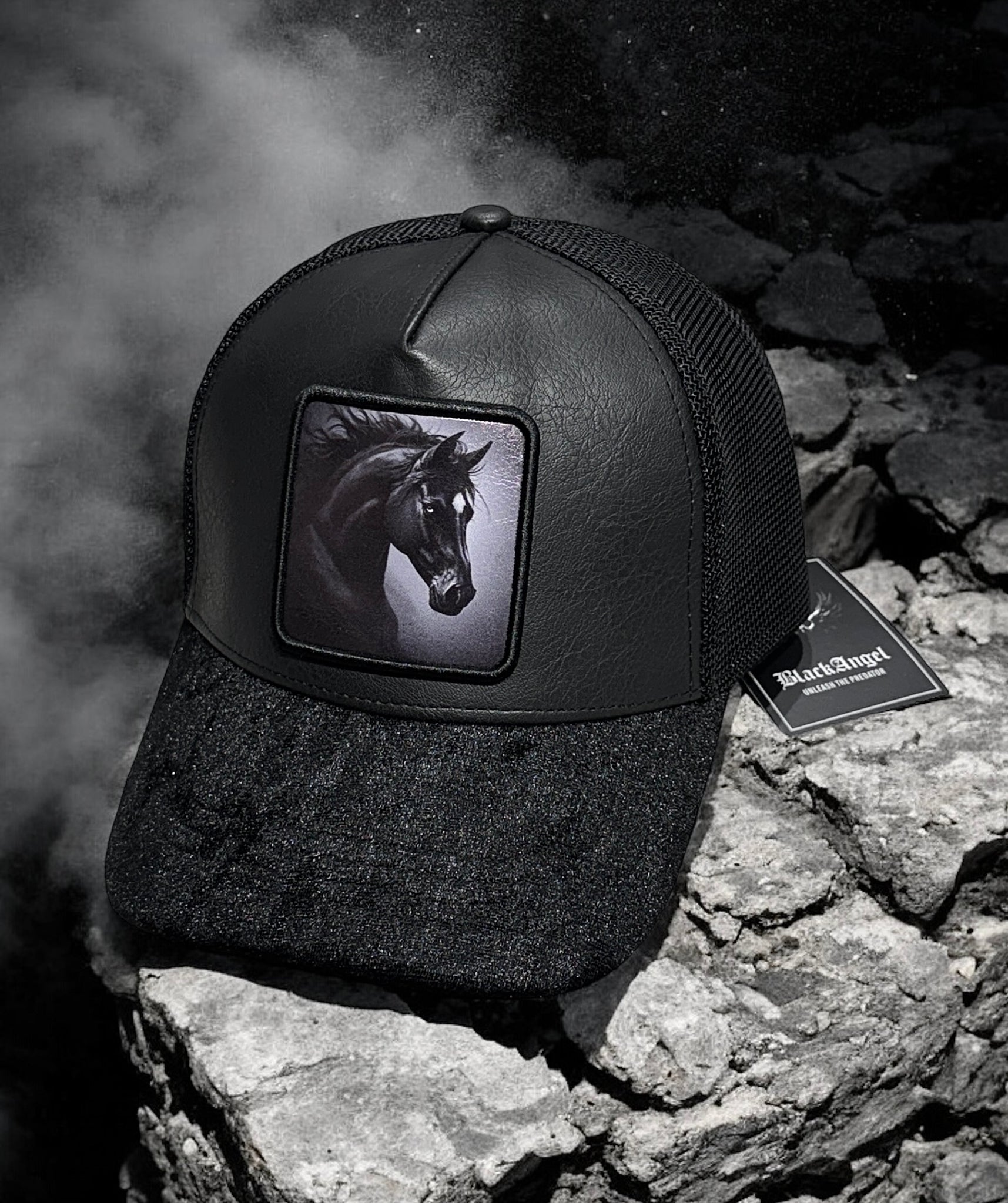 Spirit™ – Caballo | Cuero + Terciopelo
