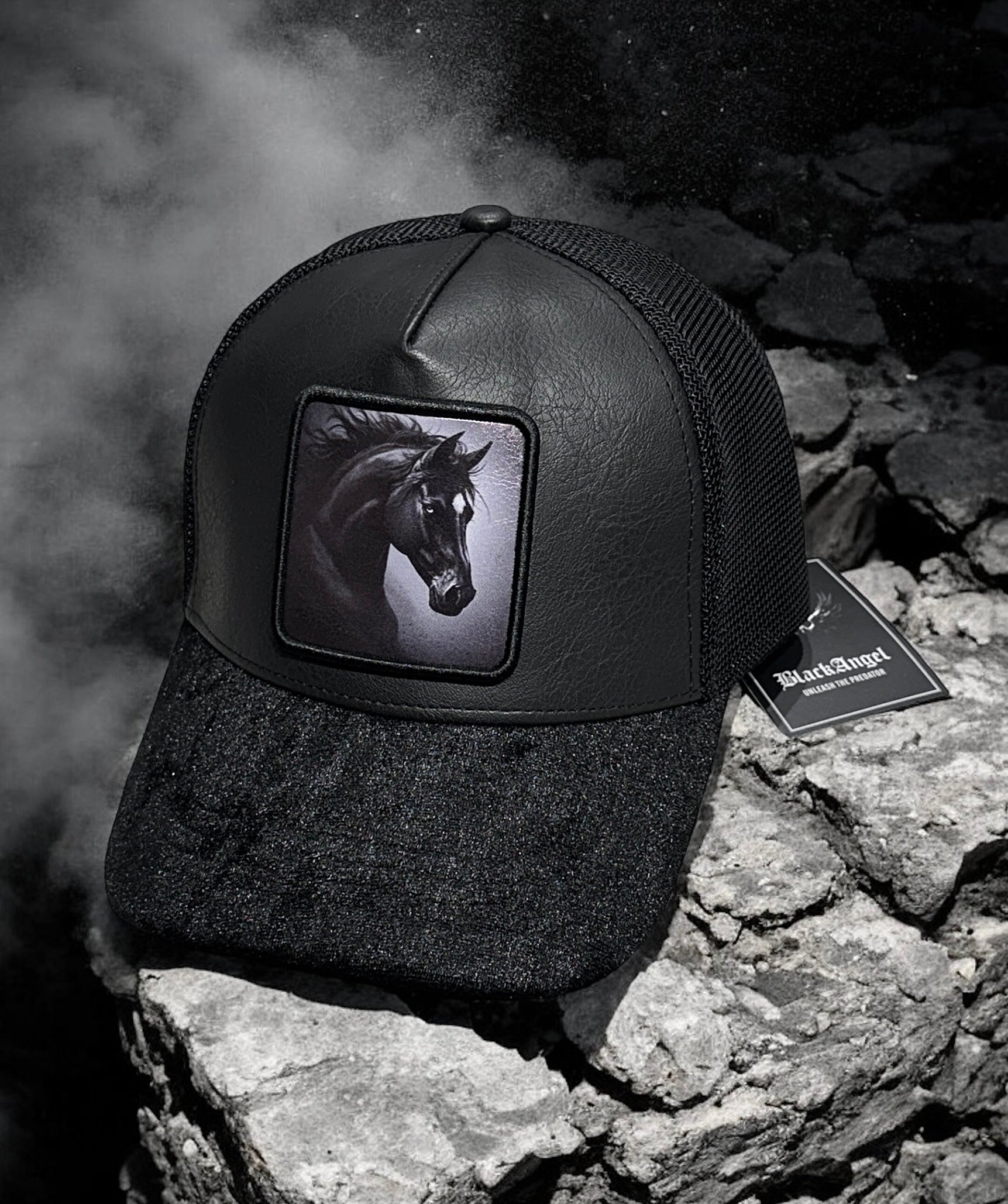 Spirit™ – Caballo | Cuero + Terciopelo