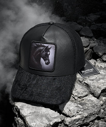 Spirit™ – Caballo | Cuero + Terciopelo